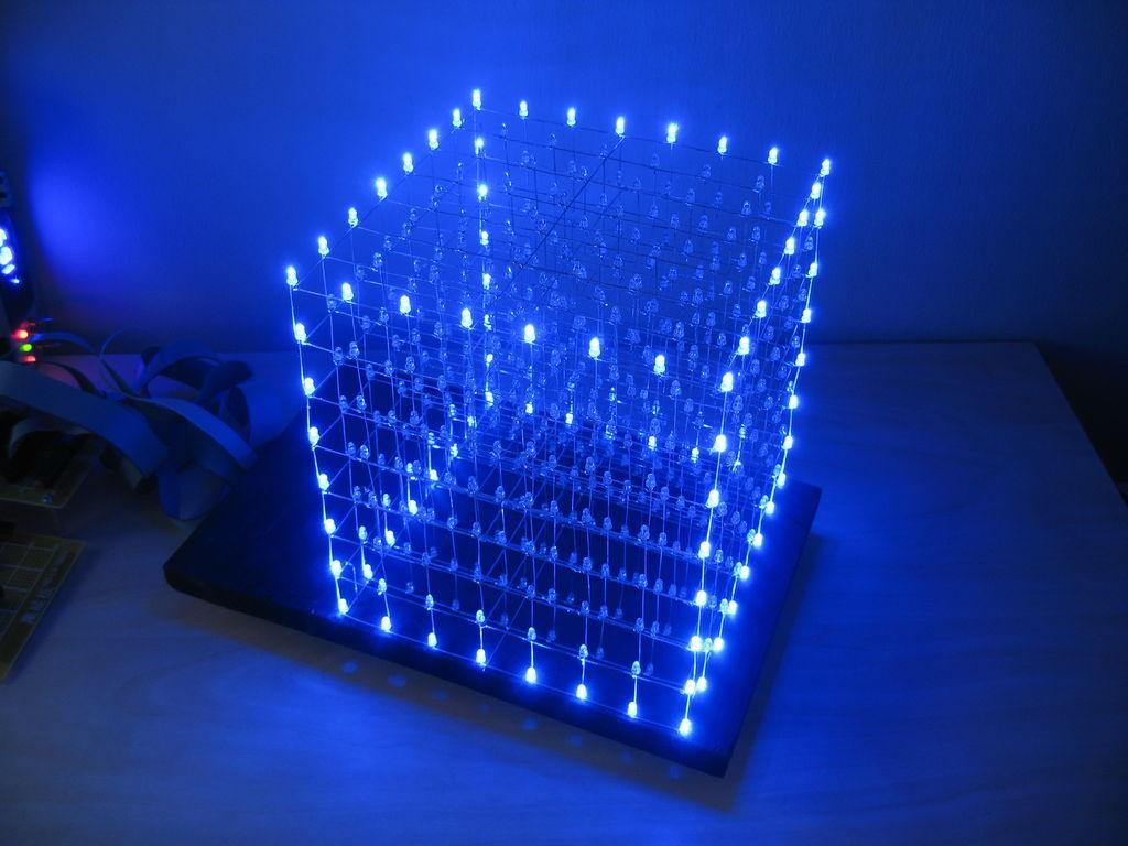 Светящийся куб на 512 светодиодов