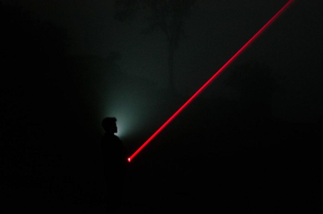 Лазерная указка хакает умные устройства с расстояния до 110 метров