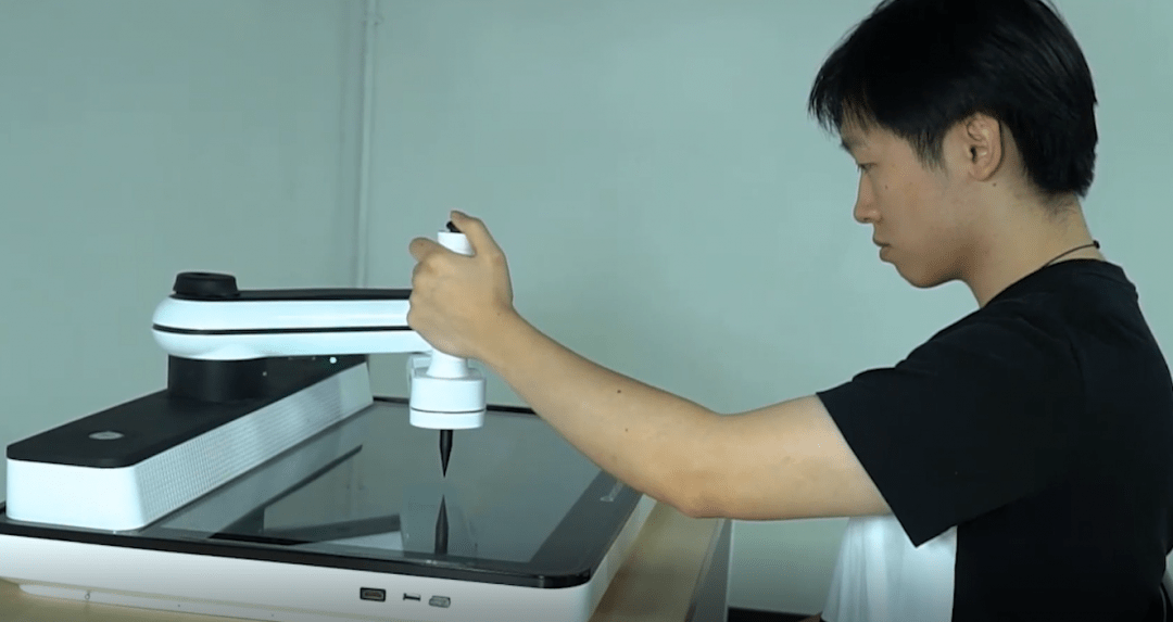 Робот для физиотерапии: восстанавливает руки