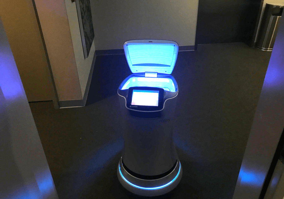 Робот-дворецкий на базе Alexa 