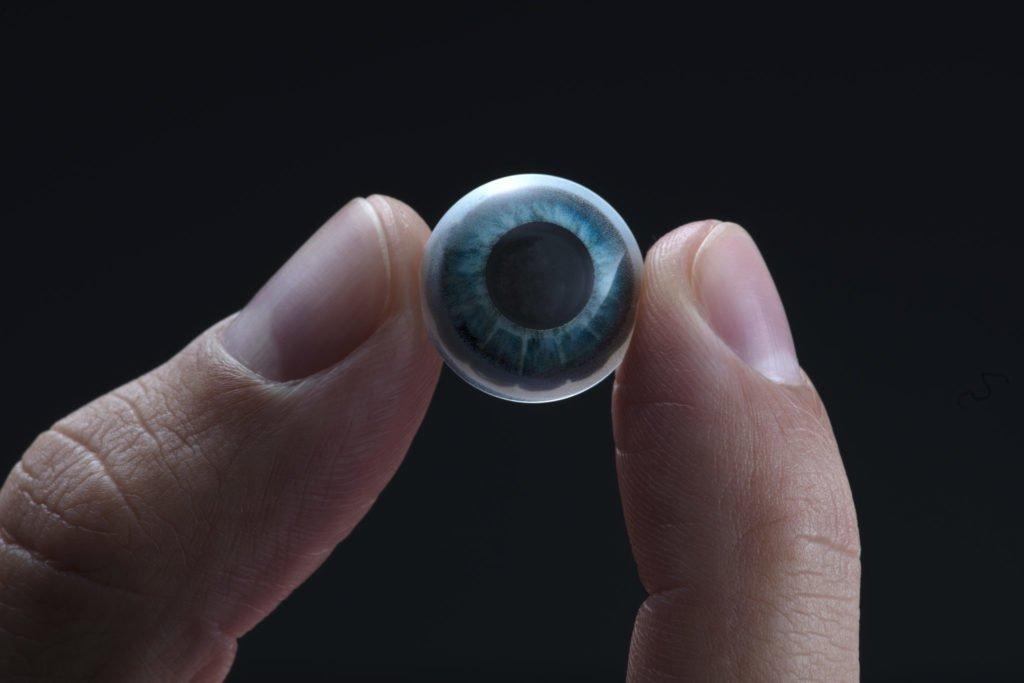 Первая в мире умная контактная линза
