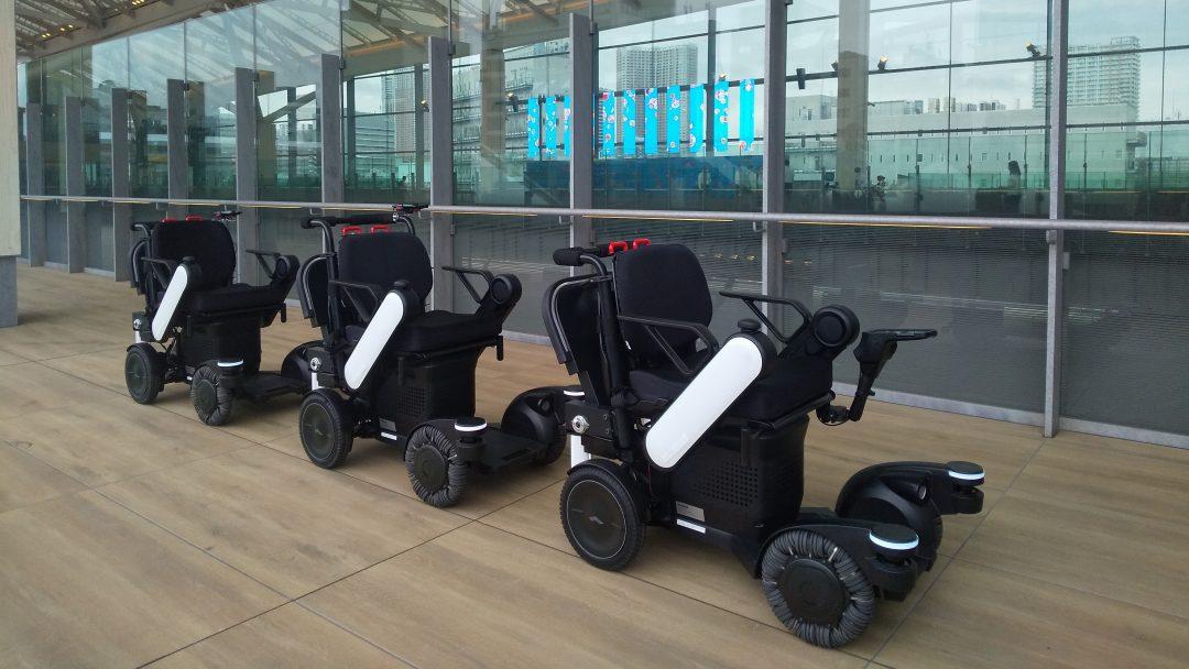 Panasonic тестирует колясочных роботов на вокзале Токио