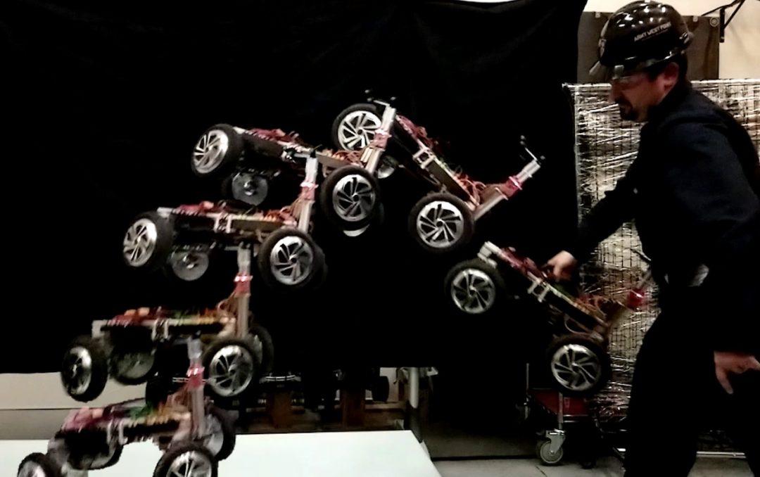 Создали робота, всегда приземляющегося на четыре колеса