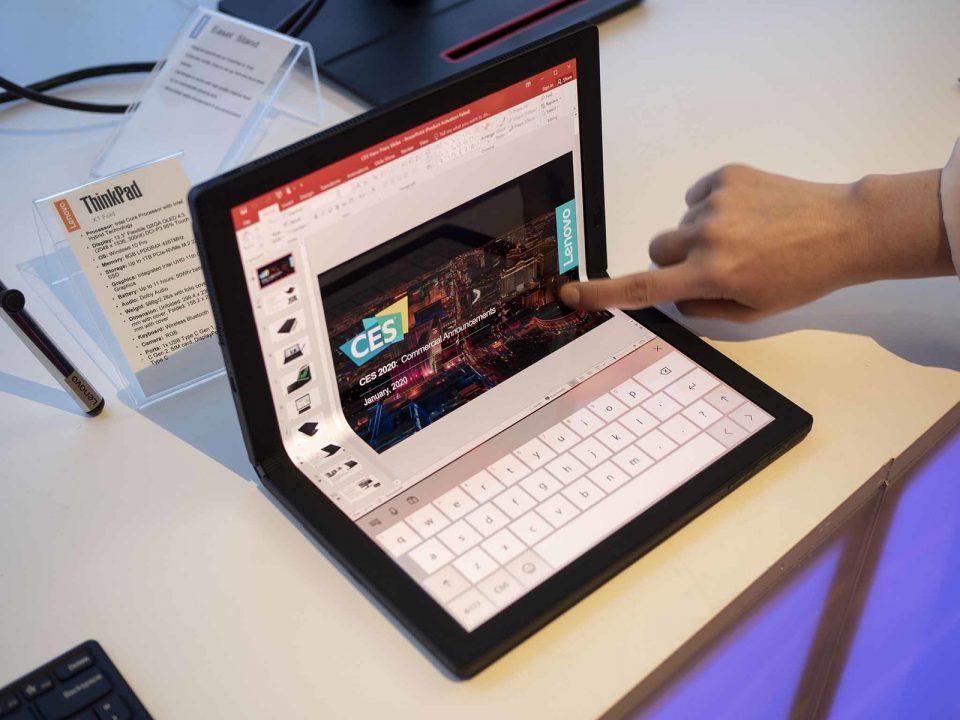 Lenovo привезёт в Россию первый ноутбук с гибким дисплеем