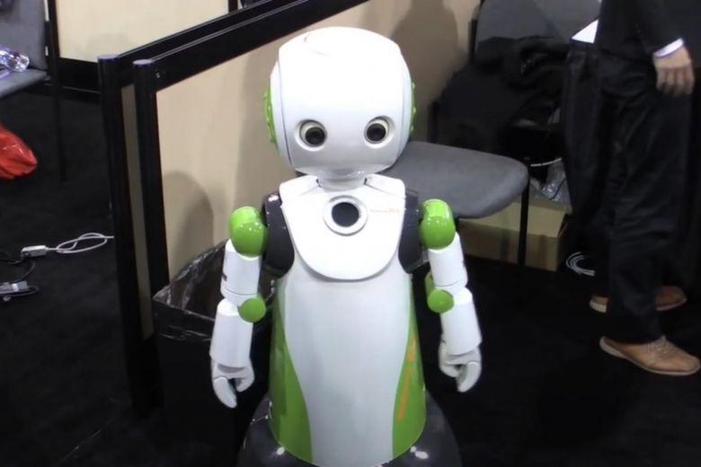 Японский робот просит не снимать маски