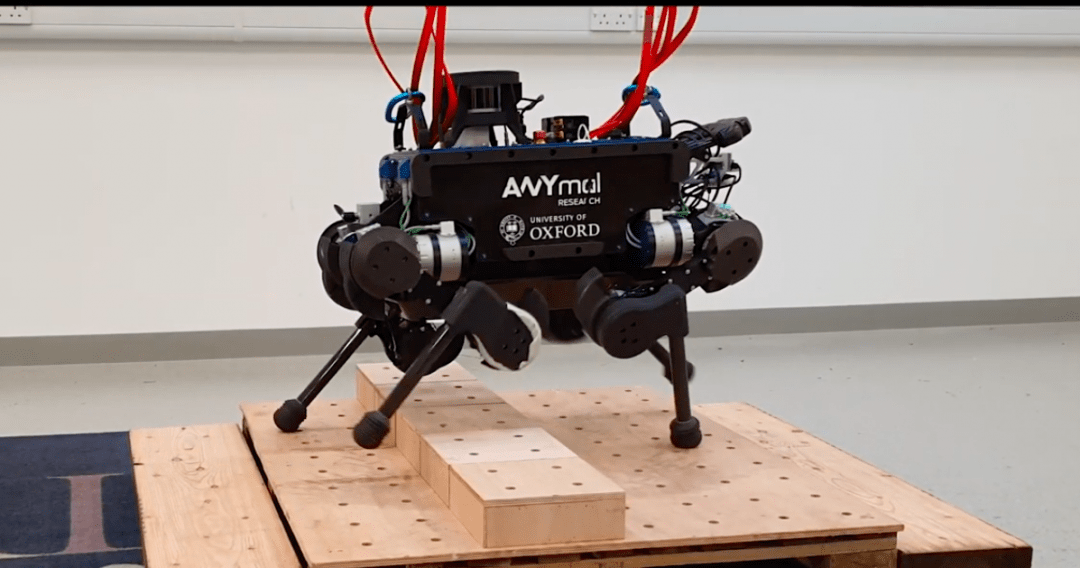 Инженеры научили робота резво передвигаться по неровной местности