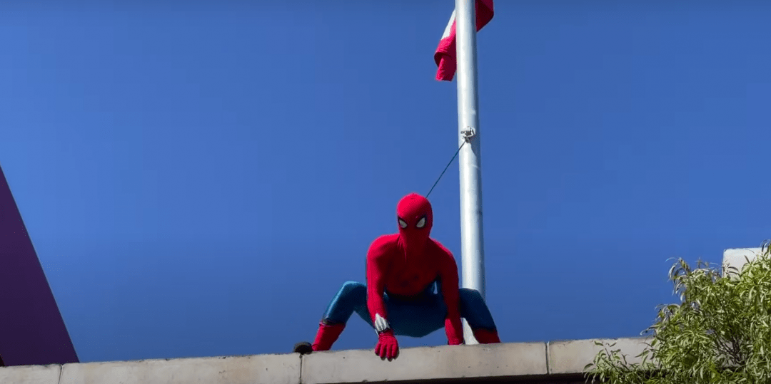 Посмотрите: аниматронный Человек-паук в Диснейленде