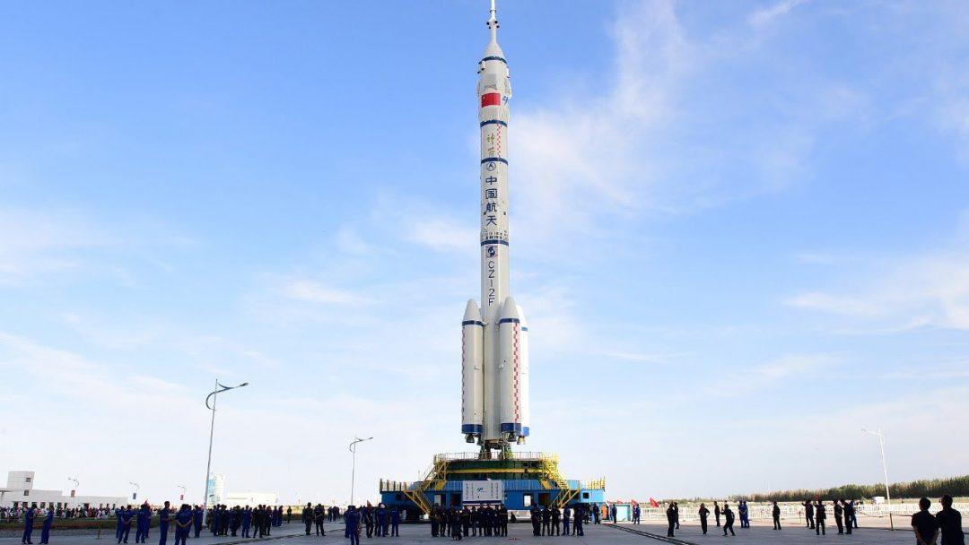 Китай отправил первый экипаж к своей орбитальной станции