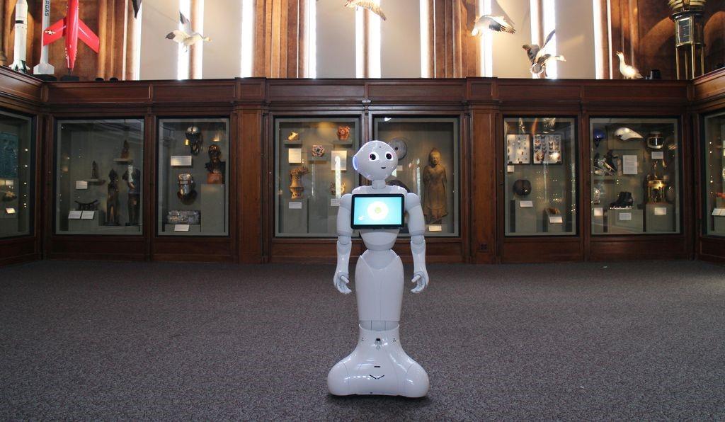 Посмотрите: робот Пеппер работает гидом в музее