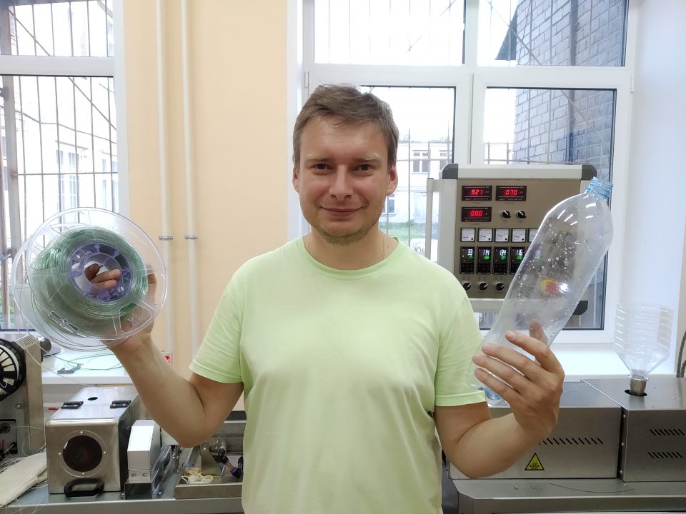 Российские учёные перерабатывают пластиковые бутылки в нить для 3D-принтера