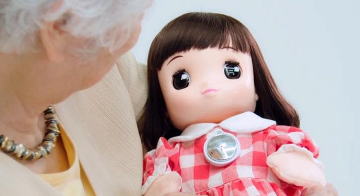 Создали куклу-спутника для людей преклонного возраста
