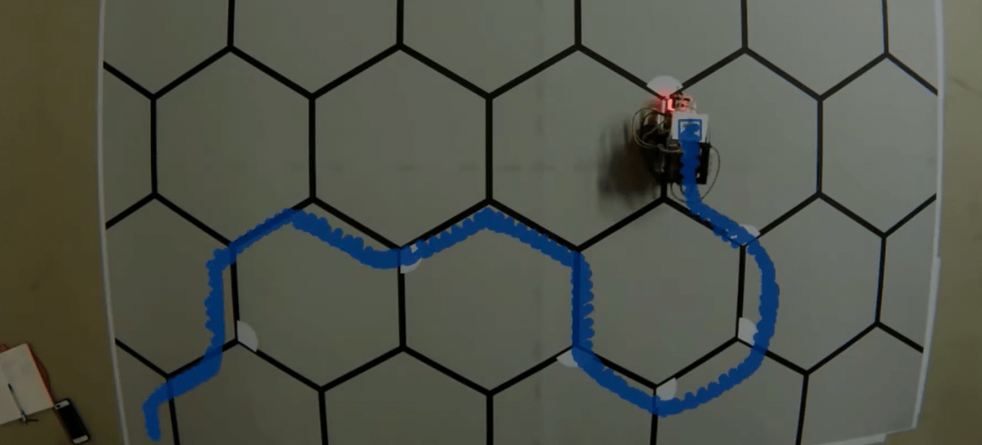 Посмотрите: робот нашёл выход из лабиринта с помощью человекоподобного мозга