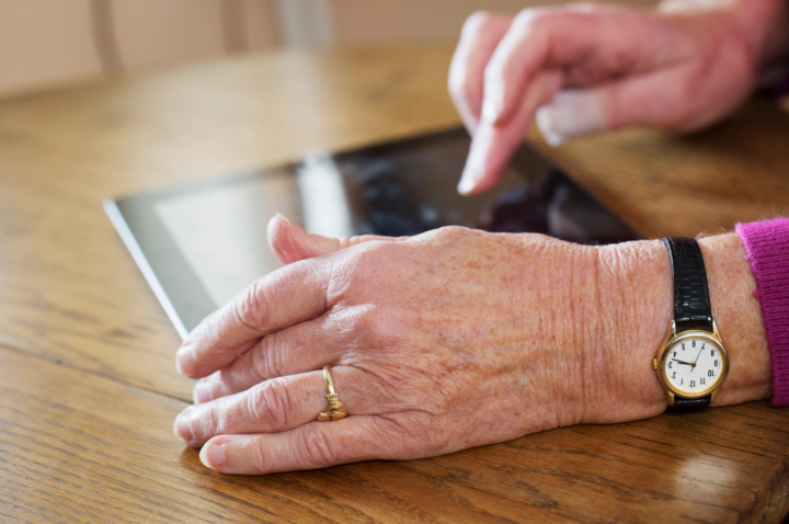 Сделали приложение, чтобы обнаруживать у пожилых расстройства, которые могут привести к деменции