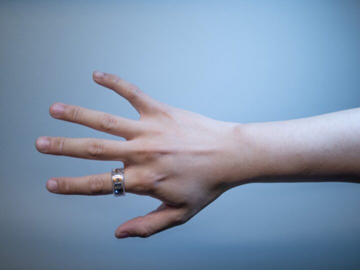 Сделали умное кольцо, с помощью которого можно следить за здоровьем и управлять другими устройствами