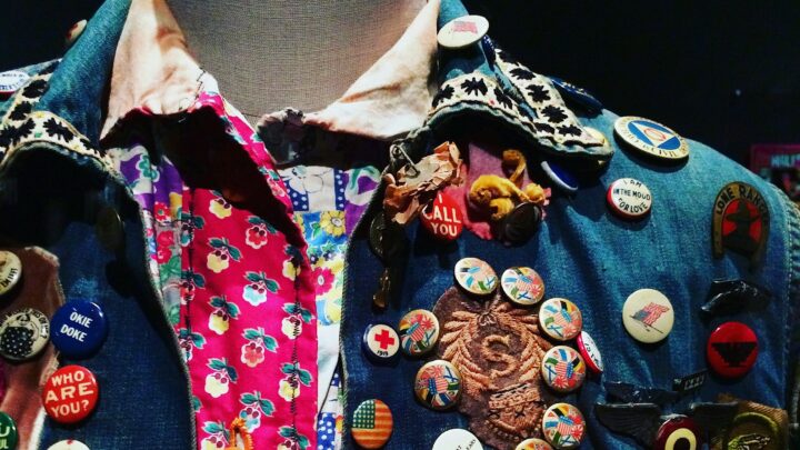 Apple разрабатывает ИИ-пин