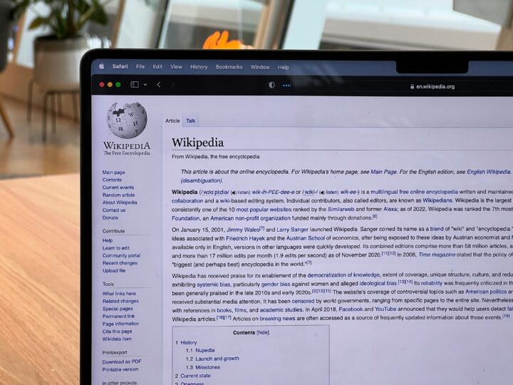 Wikipedia заключила соглашения по использованию контента для ИИ